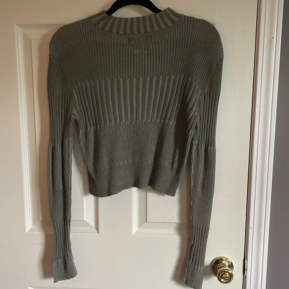 American Eagle Cropped Ribbed Sweater - Picture 5 of 5